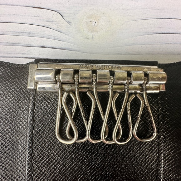 Authentic Louis Vuitton Key Wallet in Damier Graphite - Picture 7 of 8